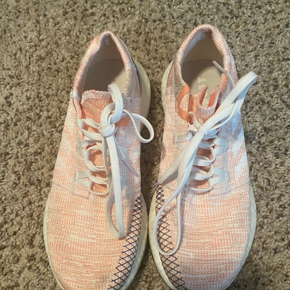 Women’s adidas tennis shoe